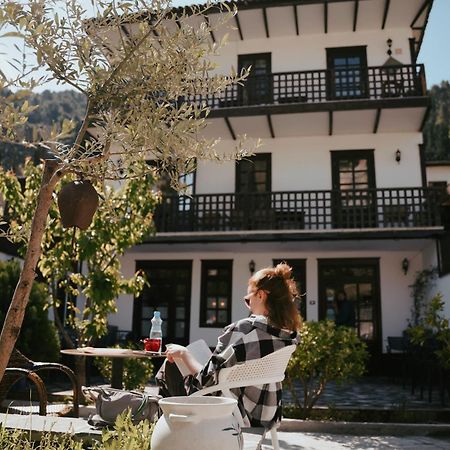 Maya Hostel Berat Exterior photo
