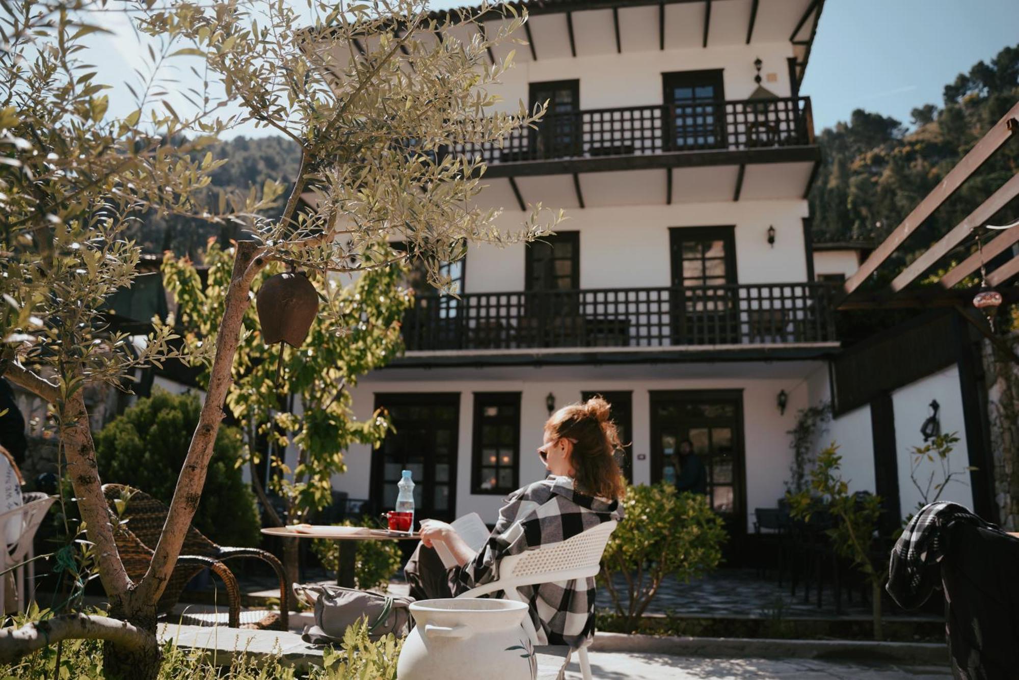 Maya Hostel Berat Exterior photo