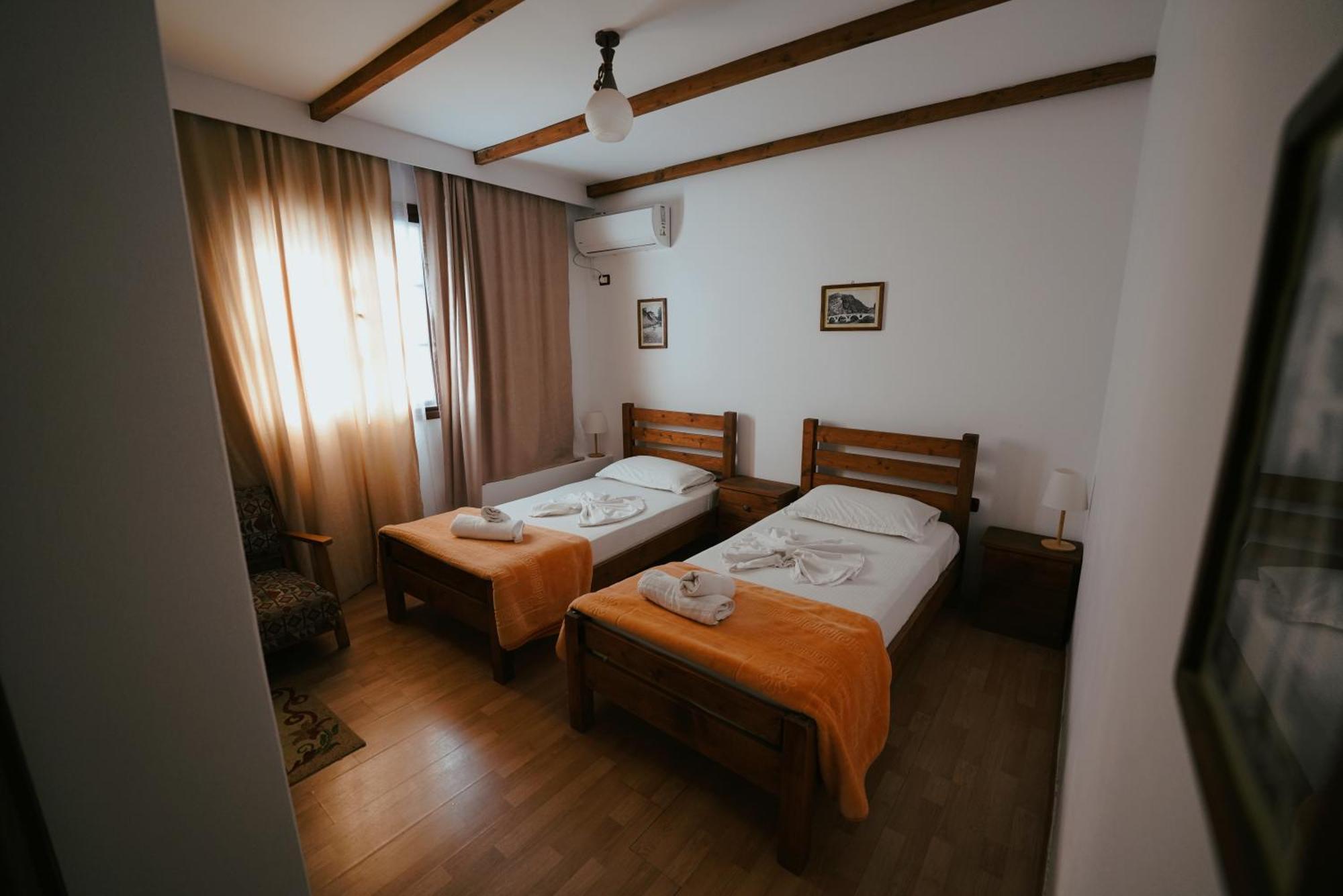 Maya Hostel Berat Exterior photo