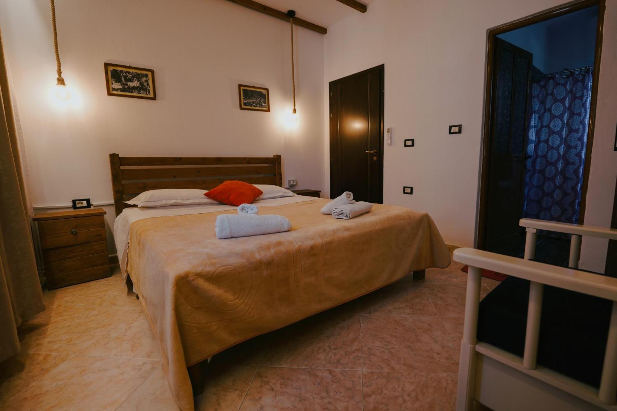 Maya Hostel Berat Exterior photo