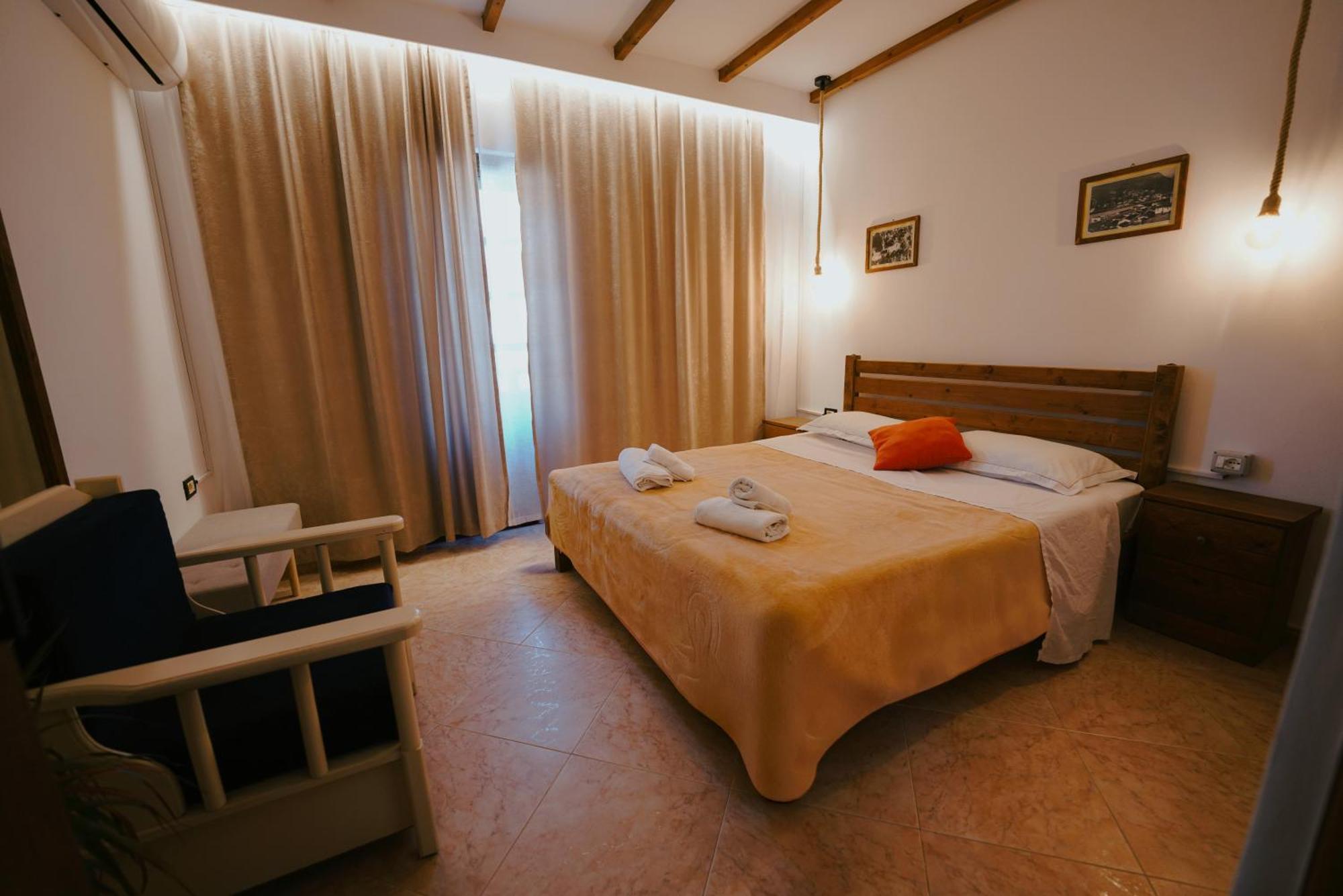 Maya Hostel Berat Exterior photo